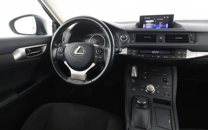 Lexus CT cena 79600 przebieg: 104795, rok produkcji 2018 z Kalisz Pomorski małe 379